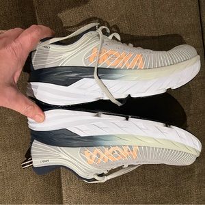 Womans hoka one one bondi 7 size 8.5 sharkskin